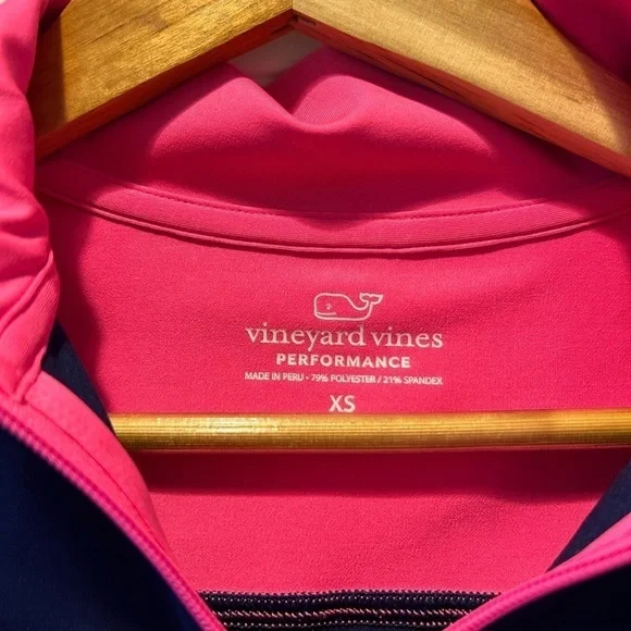 Vineyard Vines Performance women’s long sleeve top - Picture 3 of 3
